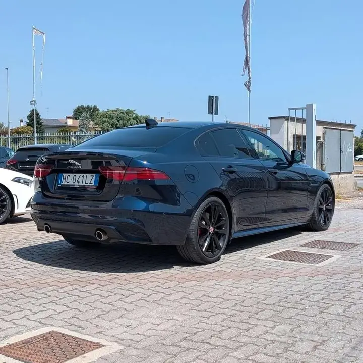 Jaguar Xe 2019 photo 2