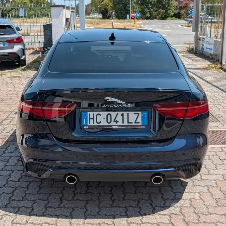 Jaguar Xe 2019 photo 3