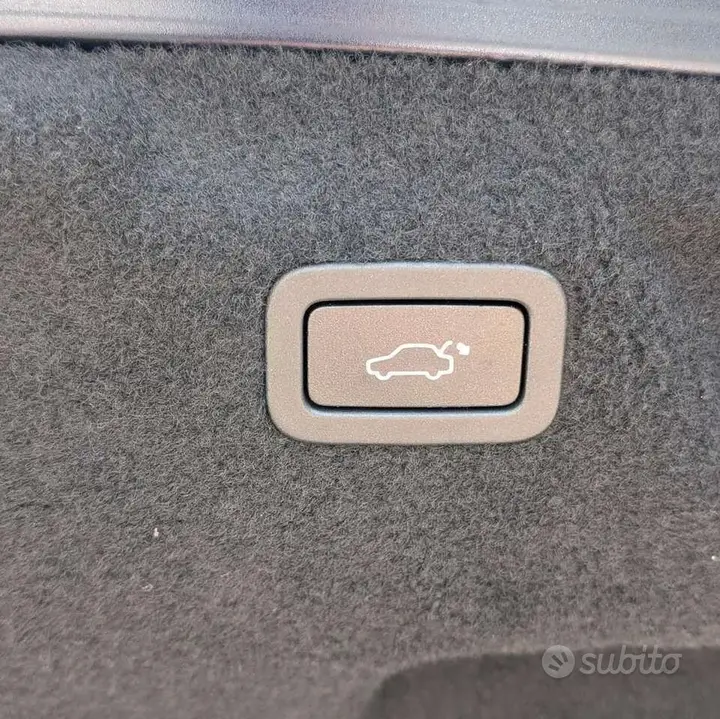 Jaguar Xe 2019 photo 4