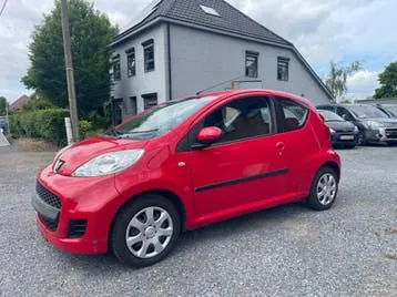 Peugeot 107 2011 photo 2