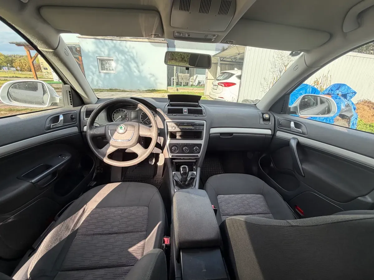 Skoda Octavia 2012 photo 3
