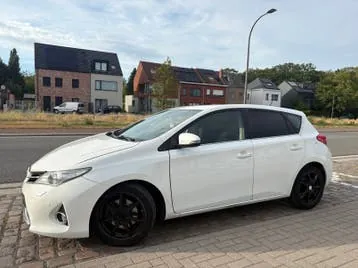 Toyota Auris 2015 photo 2