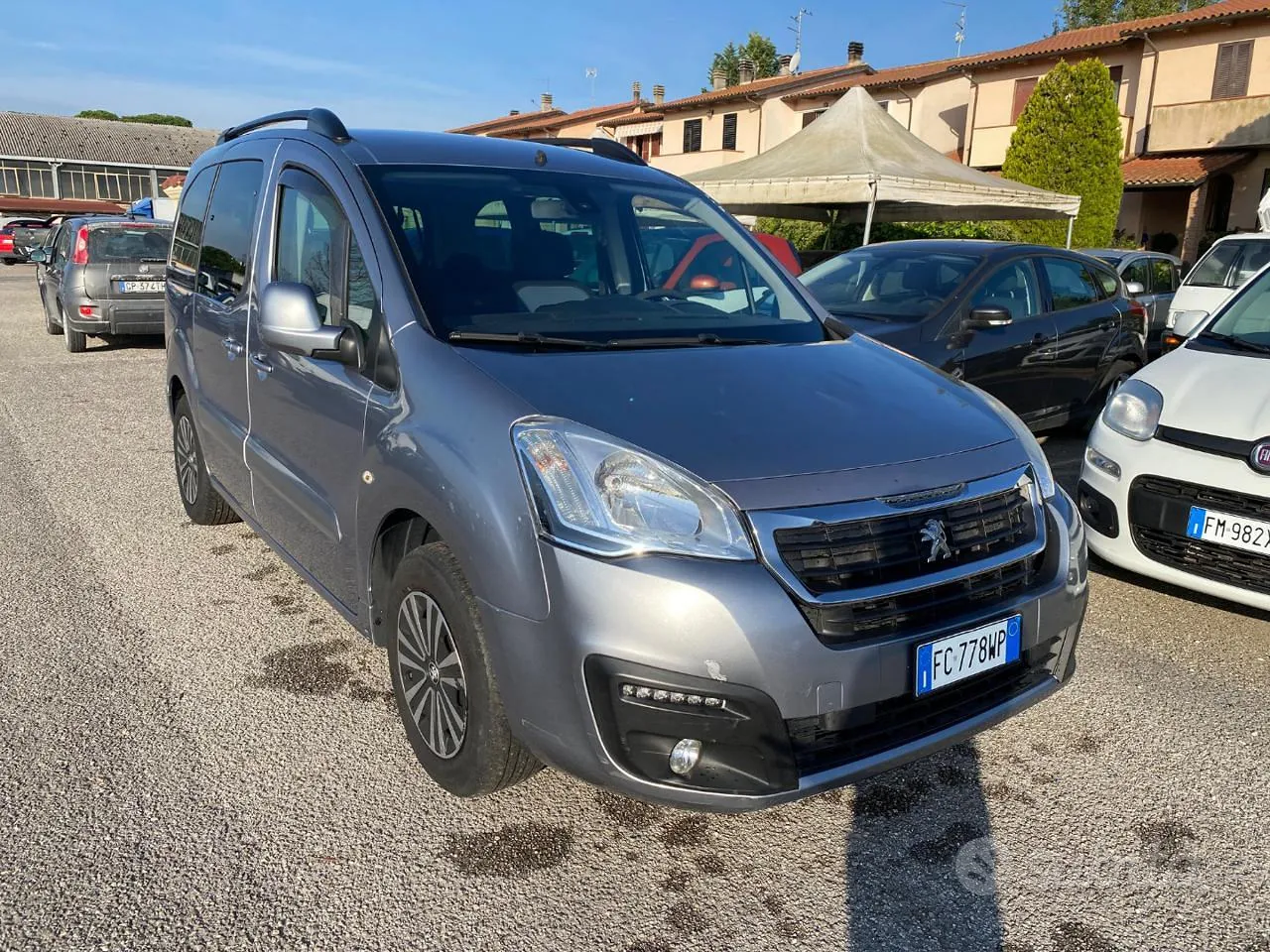 Peugeot Partner Tepee 2016 photo 2