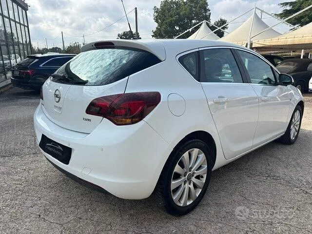 Opel Astra 2011 photo 5