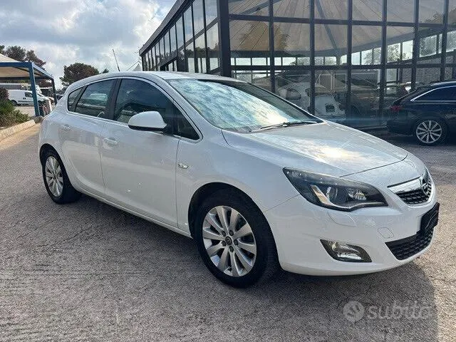 Opel Astra 2011 photo 3