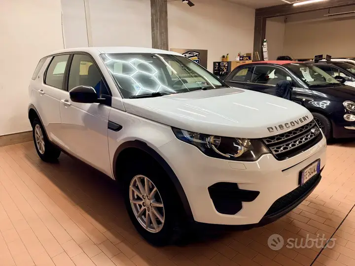 Land Rover Discovery Sport 2016 photo 2