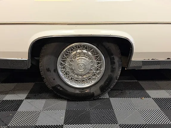 Cadillac Fleetwood Brougham 1981 photo 5