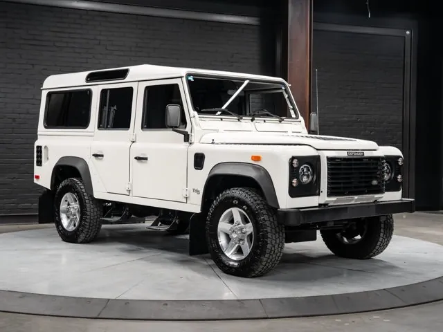 Land Rover Defender 110 2002 photo 2
