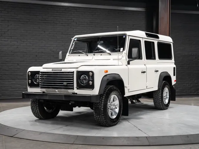 Land Rover Defender 110 2002 photo 5