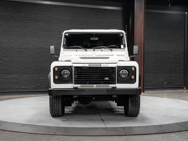 Land Rover Defender 110 2002 photo 4
