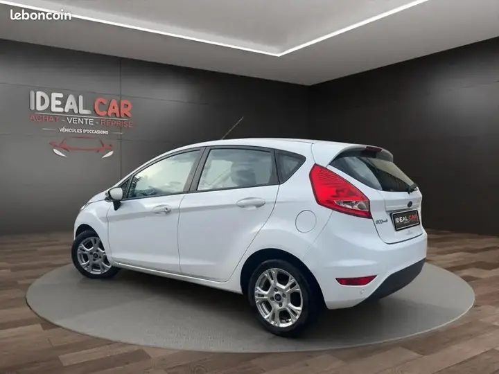 Ford Fiesta 2010 photo 3