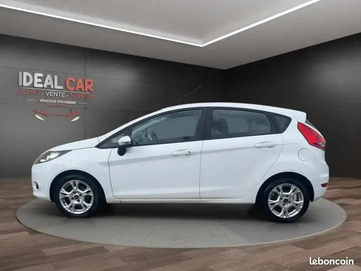Ford Fiesta 2010 photo 2