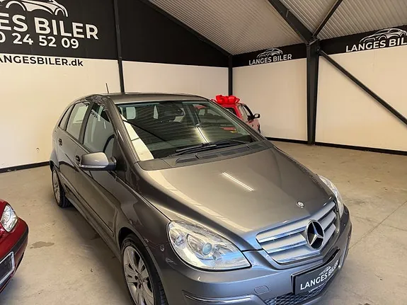 Mercedes-Benz B200 2011 photo 2
