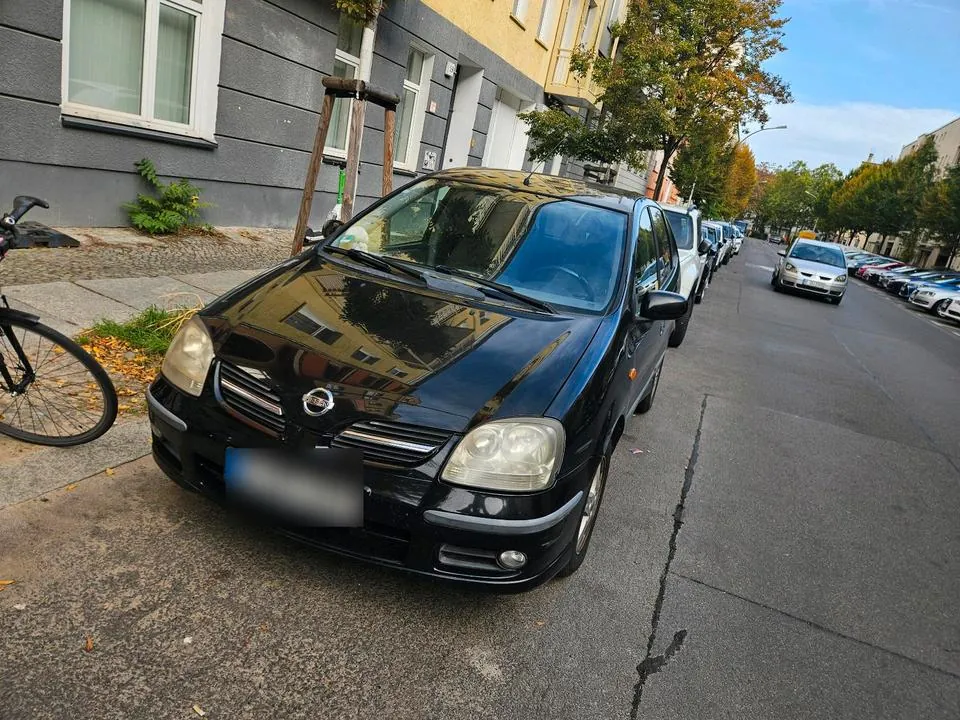 Nissan Almera Tino