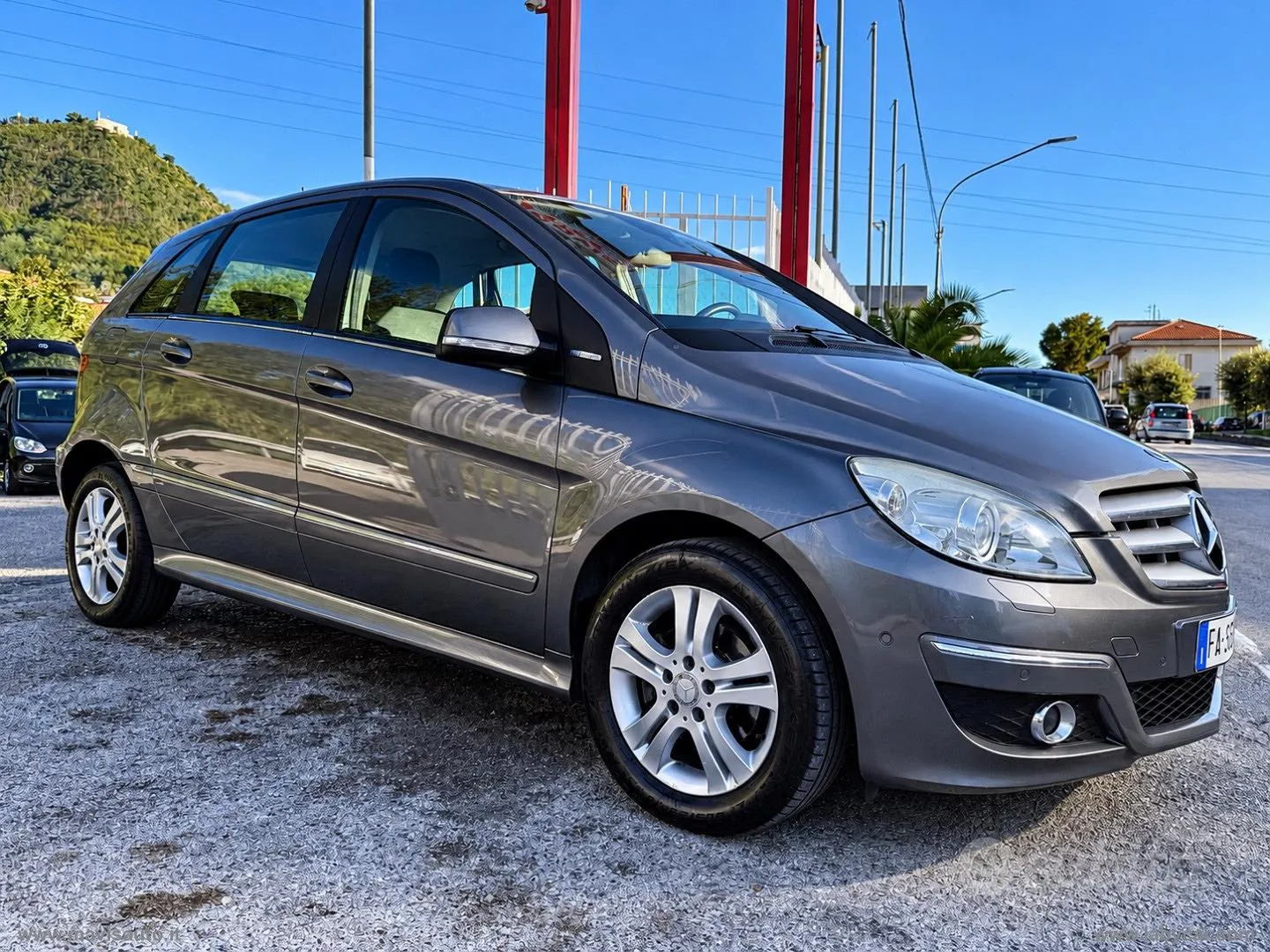 Mercedes-Benz B-Class 2010 photo 2