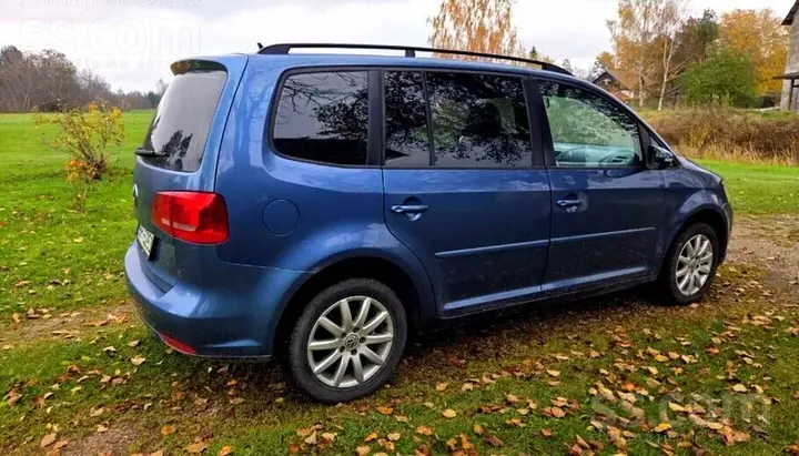 Volkswagen Touran 2011 photo 4