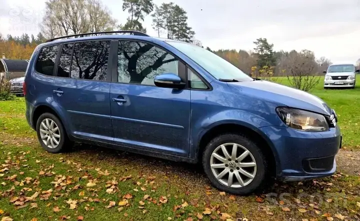 Volkswagen Touran 2011 photo 3