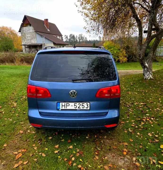 Volkswagen Touran 2011 photo 5