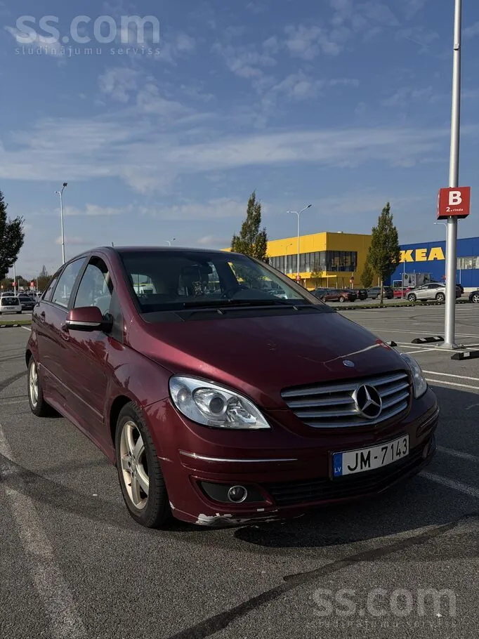 Mercedes-Benz B180 2009 photo 2