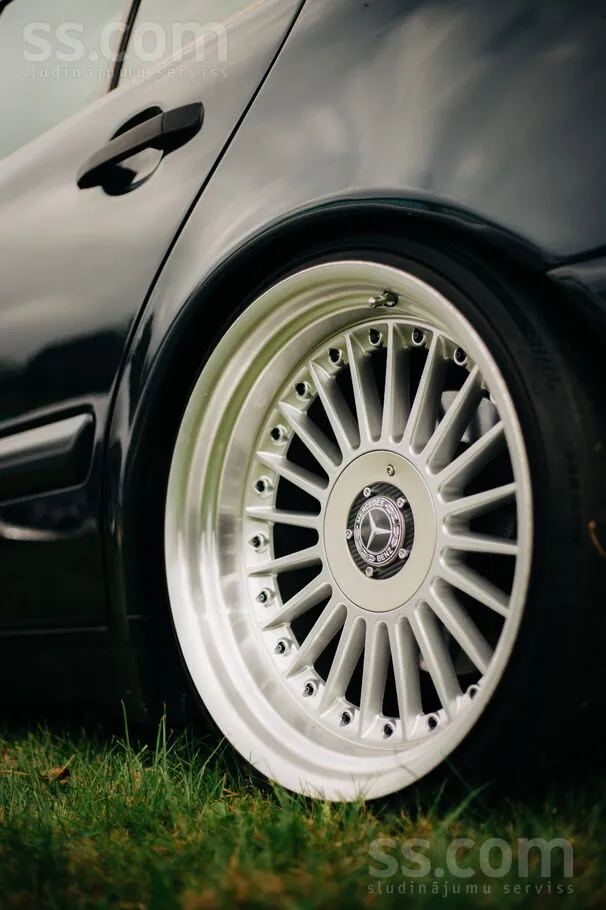 Mercedes-Benz E280 1998 photo 2