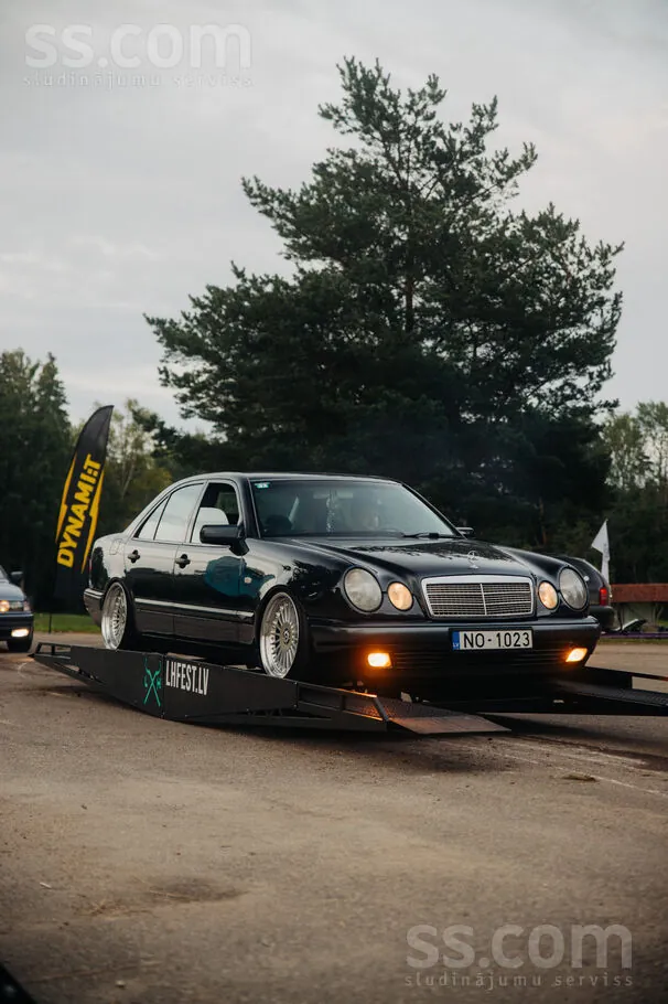 Mercedes-Benz E280 1998 photo 5