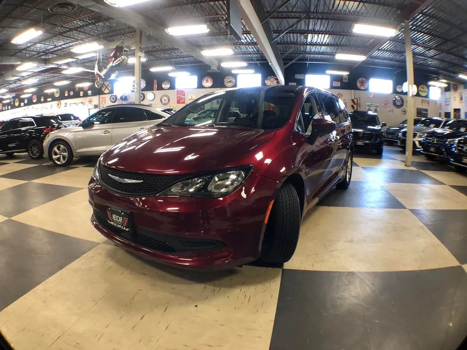 Chrysler Grand Caravan 2022 photo 3