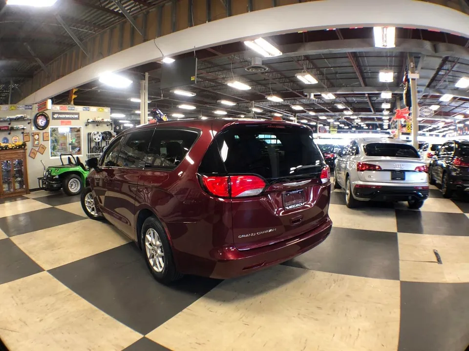 Chrysler Grand Caravan 2022 photo 5