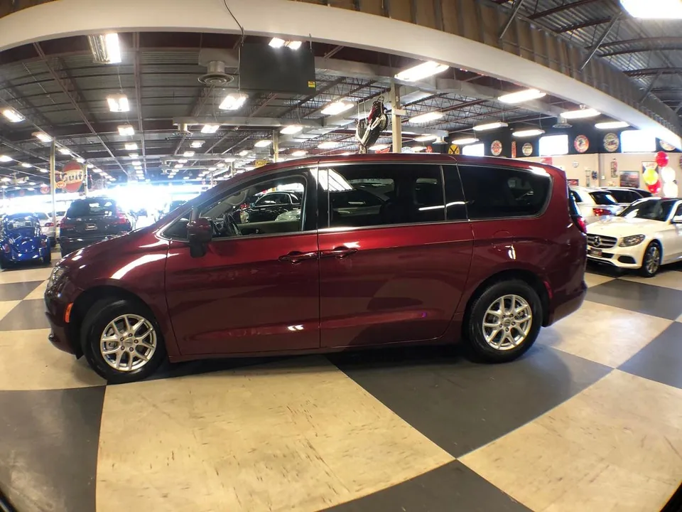 Chrysler Grand Caravan 2022 photo 4