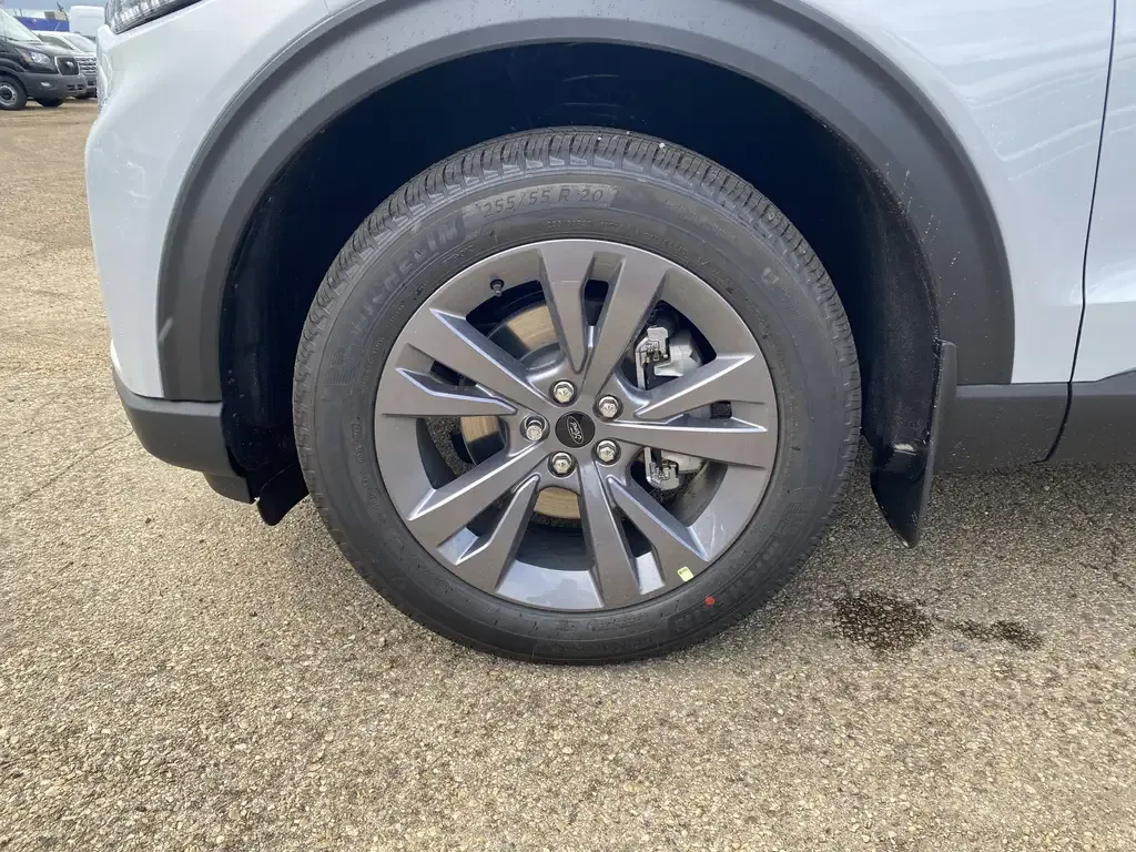 Ford Explorer 2026 photo 3