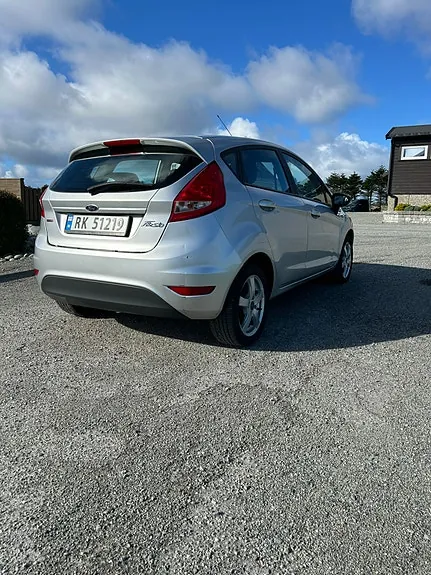 Ford Fiesta 2011 photo 4