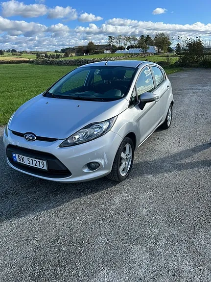 Ford Fiesta 2011 photo 2