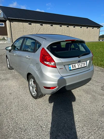 Ford Fiesta 2011 photo 3