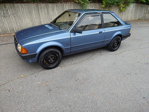 Ford Escort 1985 photo 2