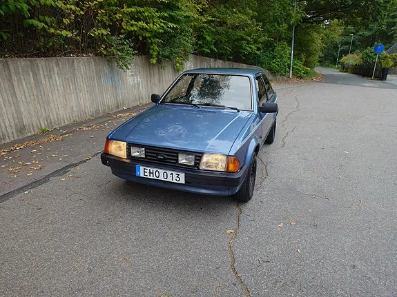 Ford Escort 1985 photo 4