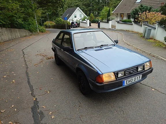 Ford Escort 1985 photo 5