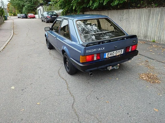 Ford Escort 1985 photo 3
