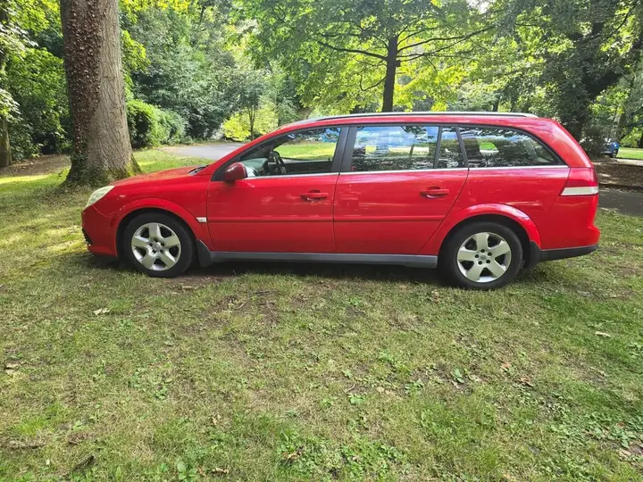 Vauxhall Vectra 2007 photo 2