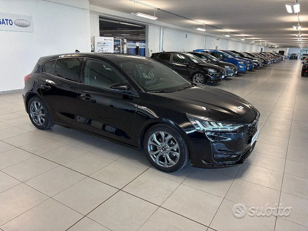 Ford Focus 2023 photo 2