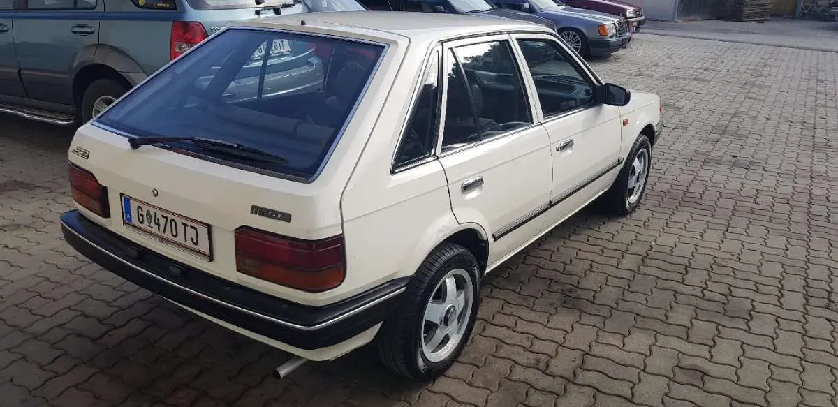 Mazda 323 1987 photo 3