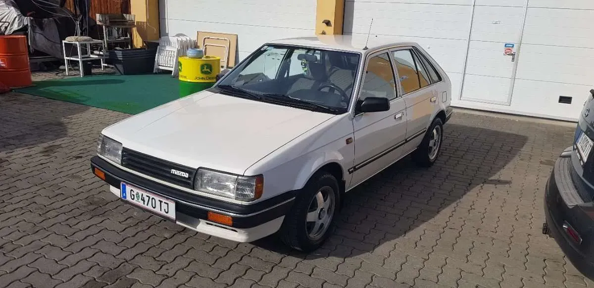 Mazda 323