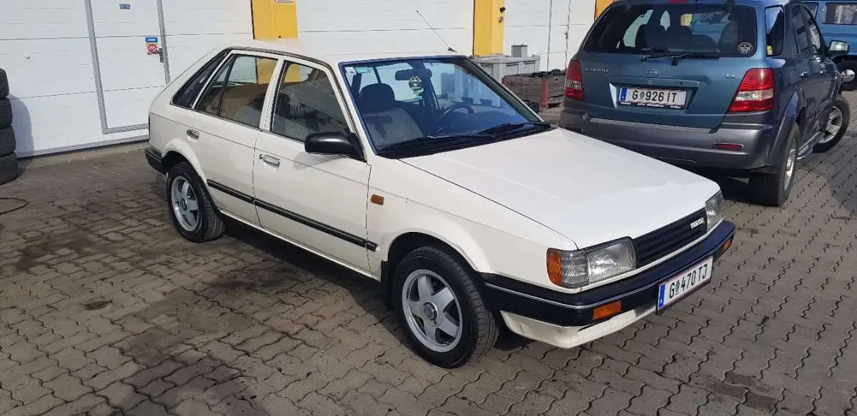 Mazda 323 1987 photo 2
