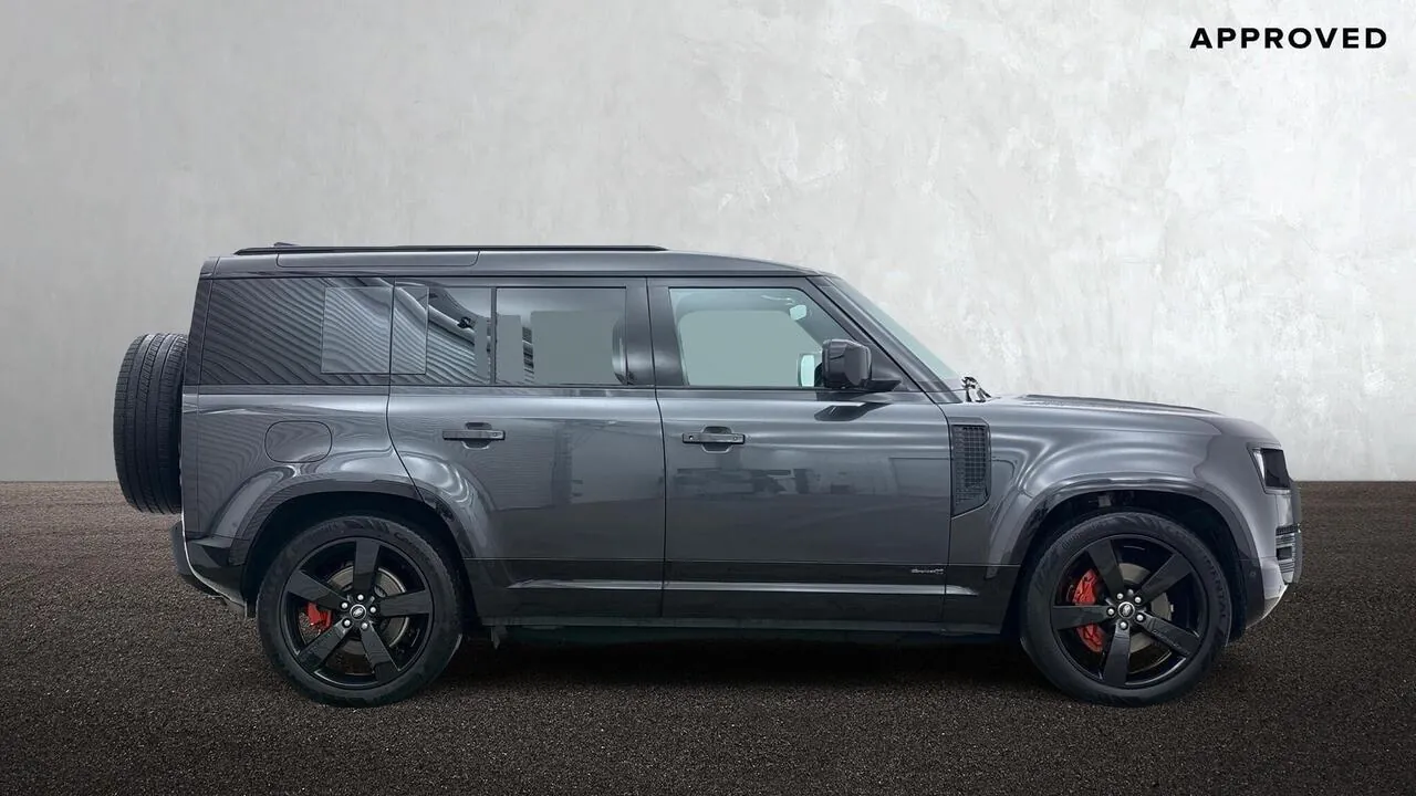Land Rover Defender 110 2025 photo 5