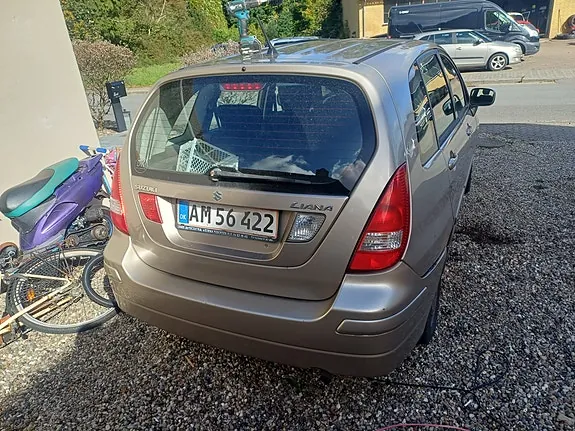 Suzuki Liana 2004 photo 4