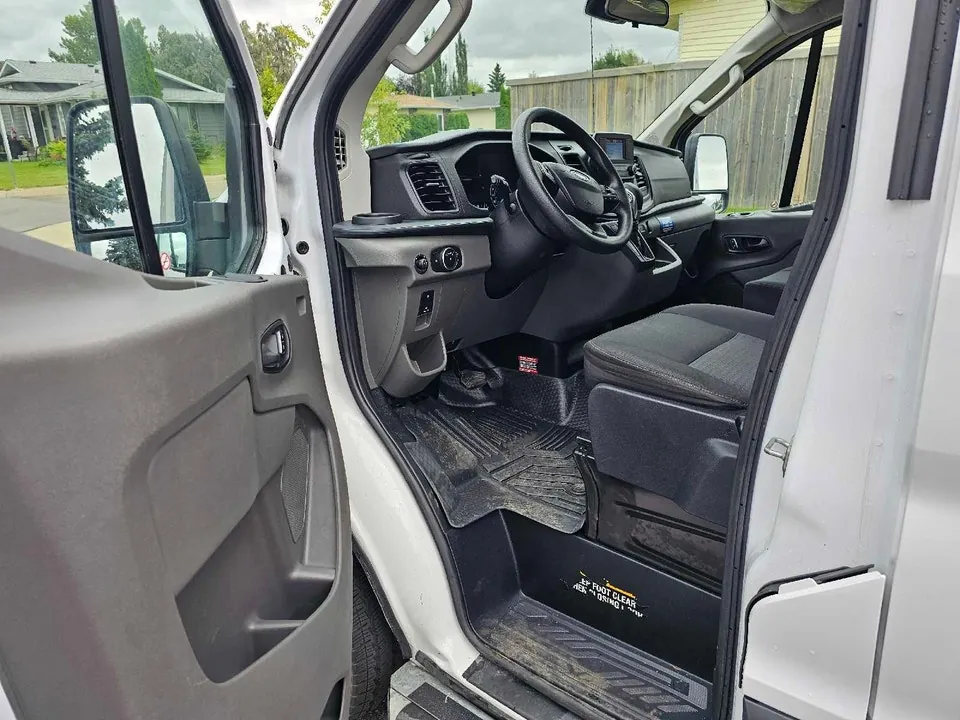 Ford Transit 2023 photo 4