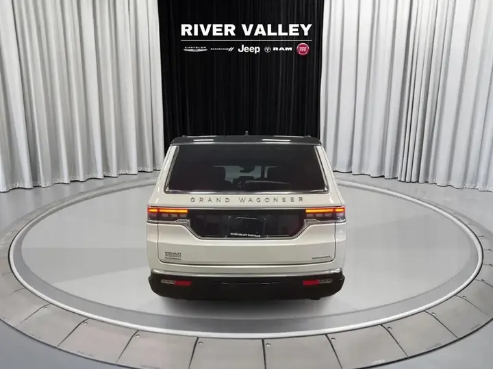 Jeep Grand Wagoneer 2023 photo 4