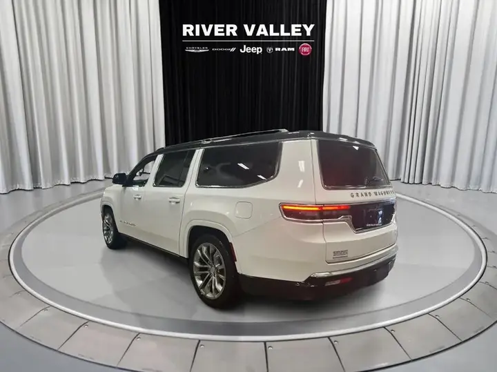 Jeep Grand Wagoneer 2023 photo 5