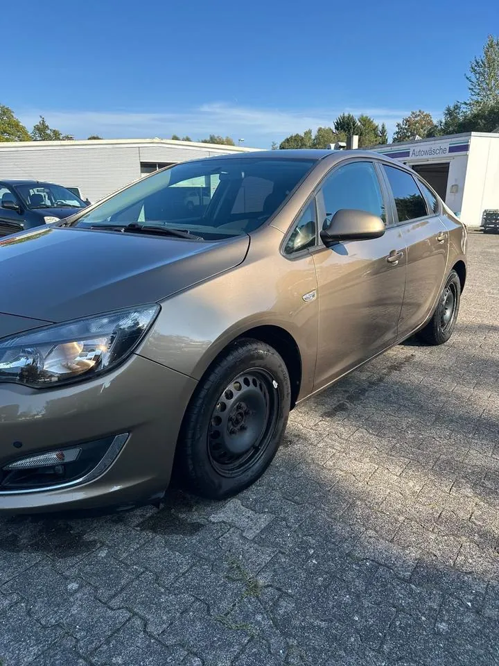 Opel Astra J