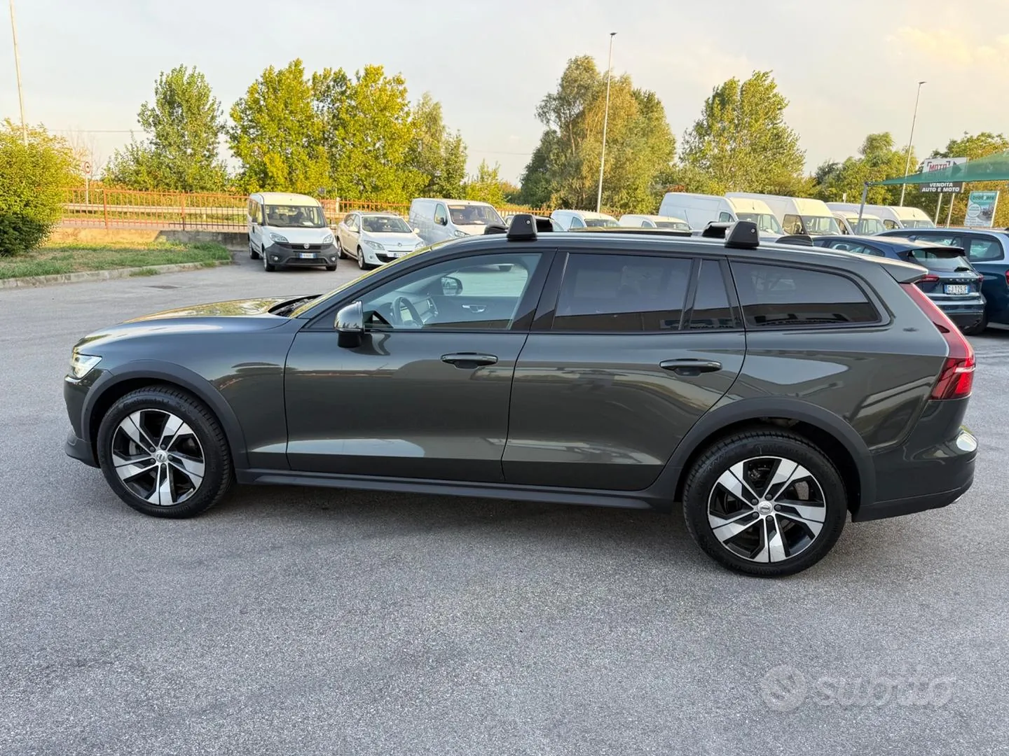 Volvo V60 2022 photo 2