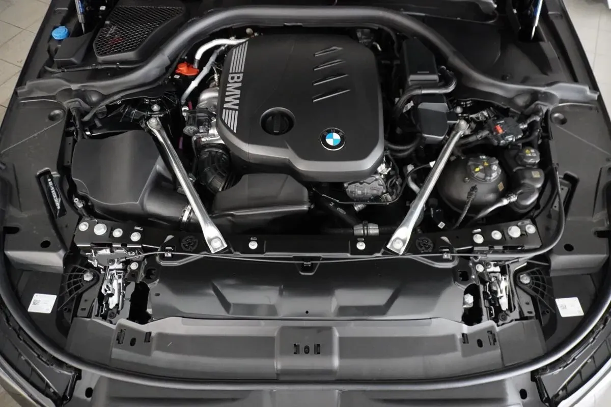 BMW 5 Series 2025 photo 2
