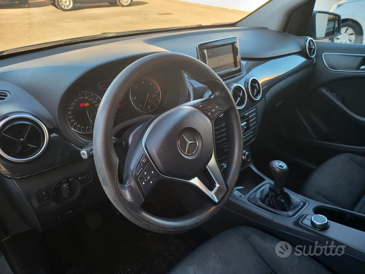 Mercedes-Benz B 200 2013 photo 5